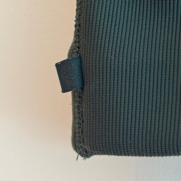 Lululemon Ribbed Train Bra - Size 6 - Picture 5 of 6